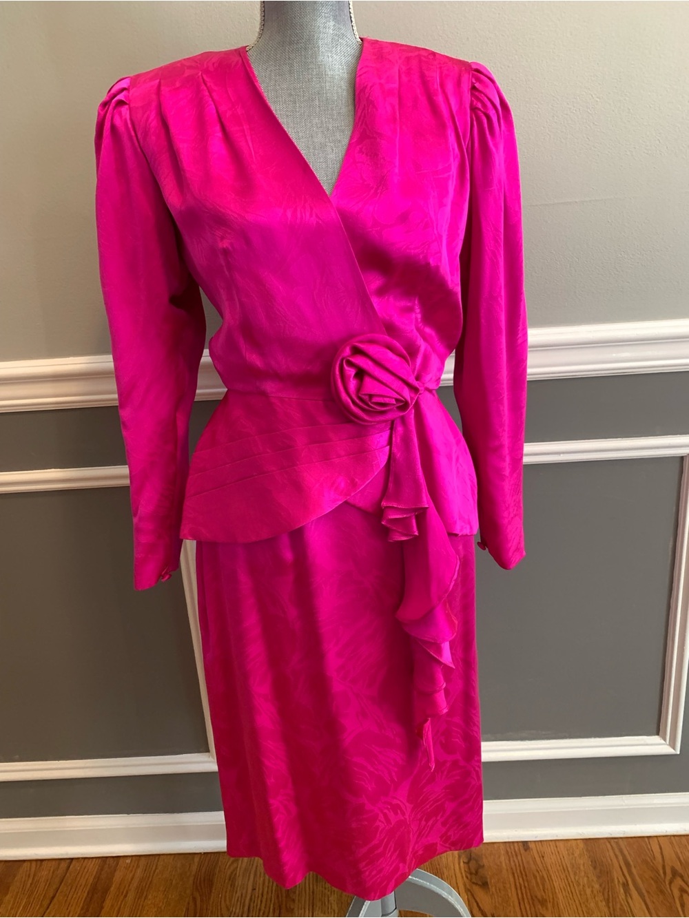 Vintage Silk Skirt Set Embossed Magenta Pink Women’s Size 8 Long Sleeve 80’s